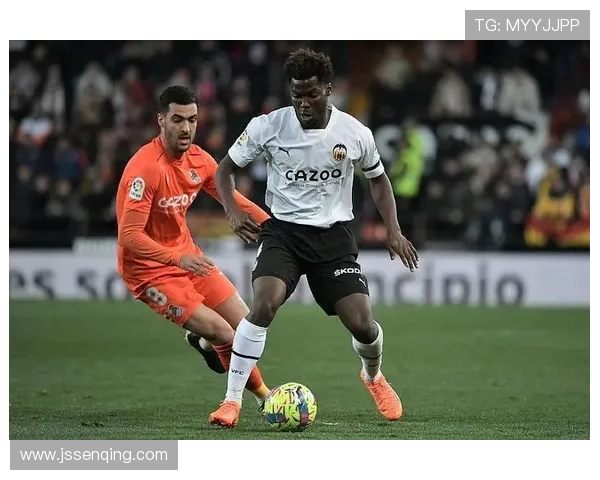 贝林厄姆与罗杰斯竞争中场核心位置